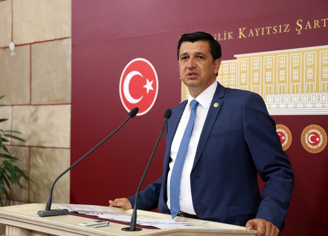 30 Nisan 2010 yılında CHP Havsa ilçe örgütüne üye olarak