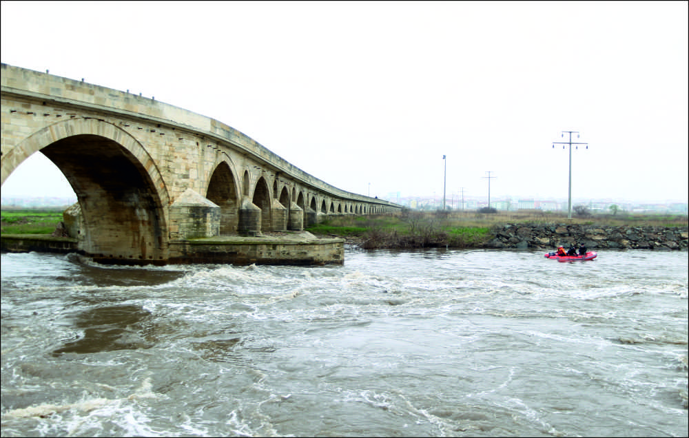 Ergene Nehri üzerinde yer alan tarihi taş köprümüz Karayollarından kendisi