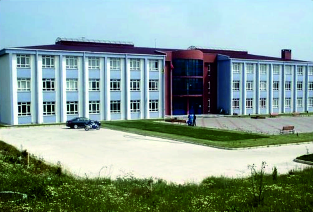 Uzunköprülü hayırseverlerin ilçe ekonomisine katkı sağlasın diye yıllar önce yaptırdığı