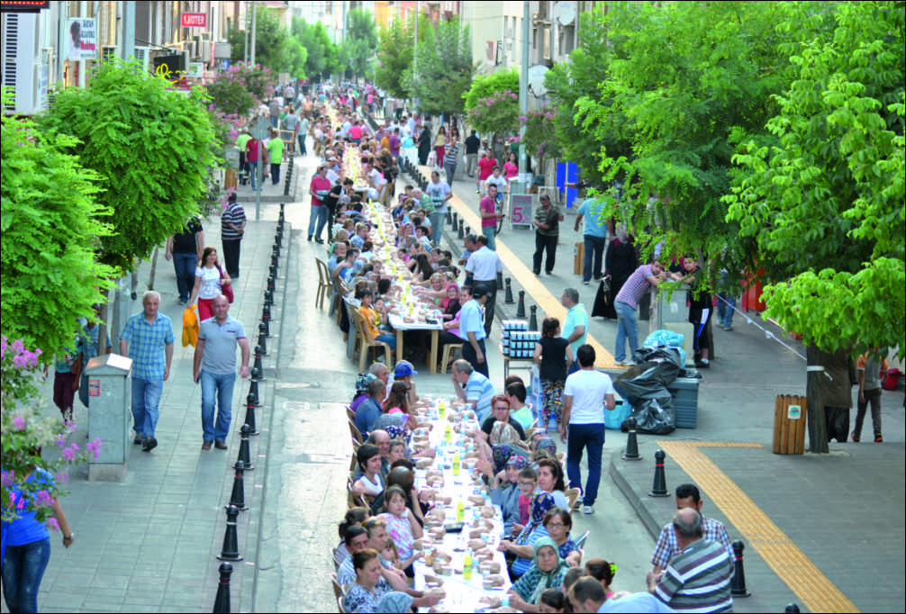 Uzunköprü Belediyesi Ramazan coşkusunun yaşanması, toplumsal birlikteliğe verdiği destek ve