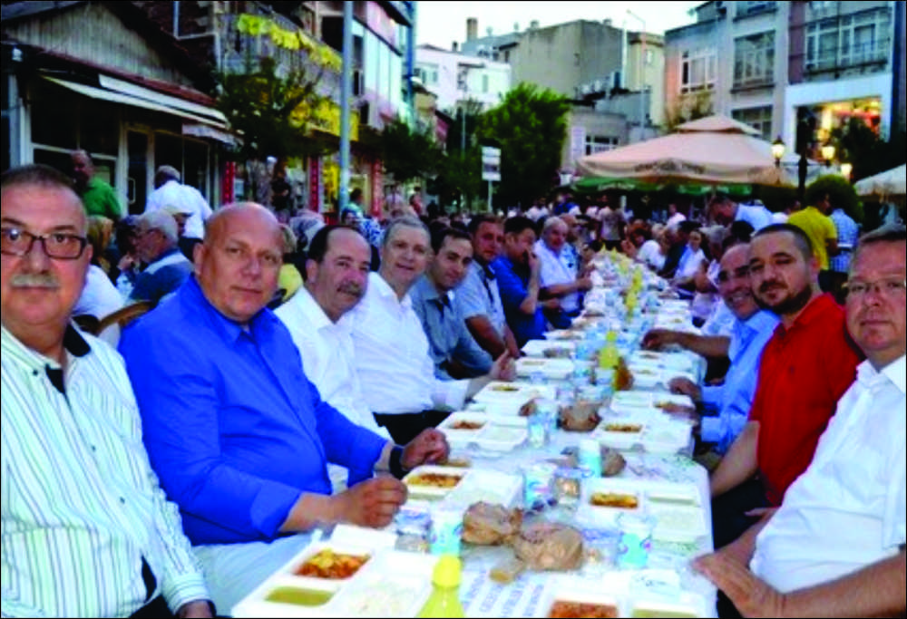 Uzunköprü Belediyesi tarafından her yıl geleneksel olarak gerçekleştirilen İftar organizasyonuna,