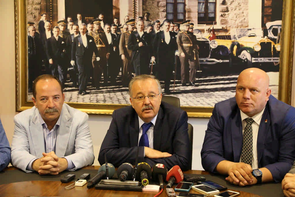 Fetullahçı Terör Örgütü’nün (FETÖ) darbe girişimi sırasında zırhlı personel taşıyıcıların Edirne merkezine