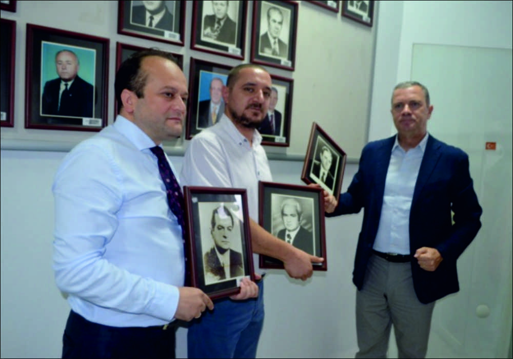 Uzunköprü Belediye Meclisinin dünkü olağanüstü belediye meclis toplantısında darbeye karşı