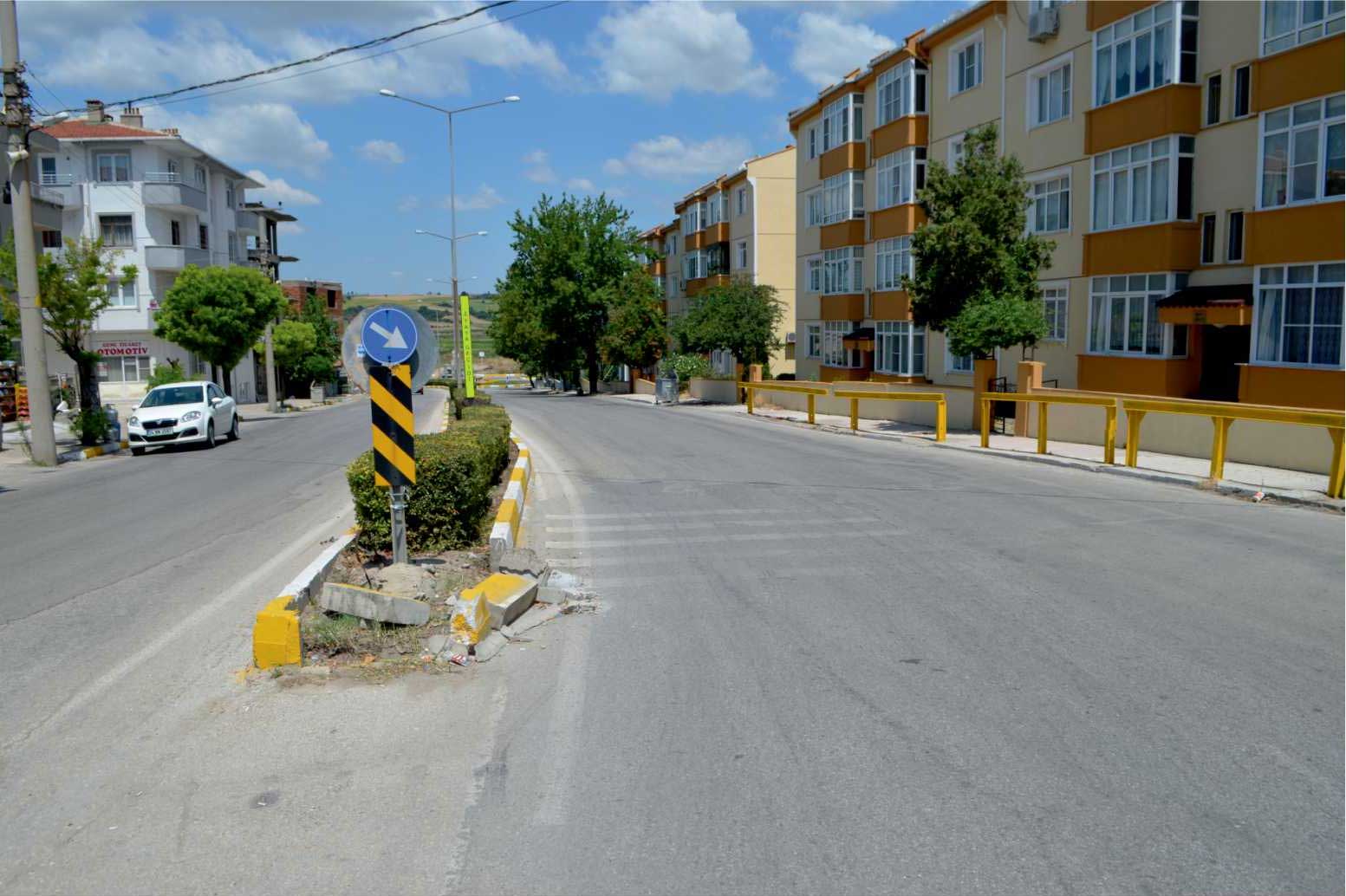 Uzunköprü çevre yolunda bulunan 160 haneli Aydınlar sitesinin önünde, büyük