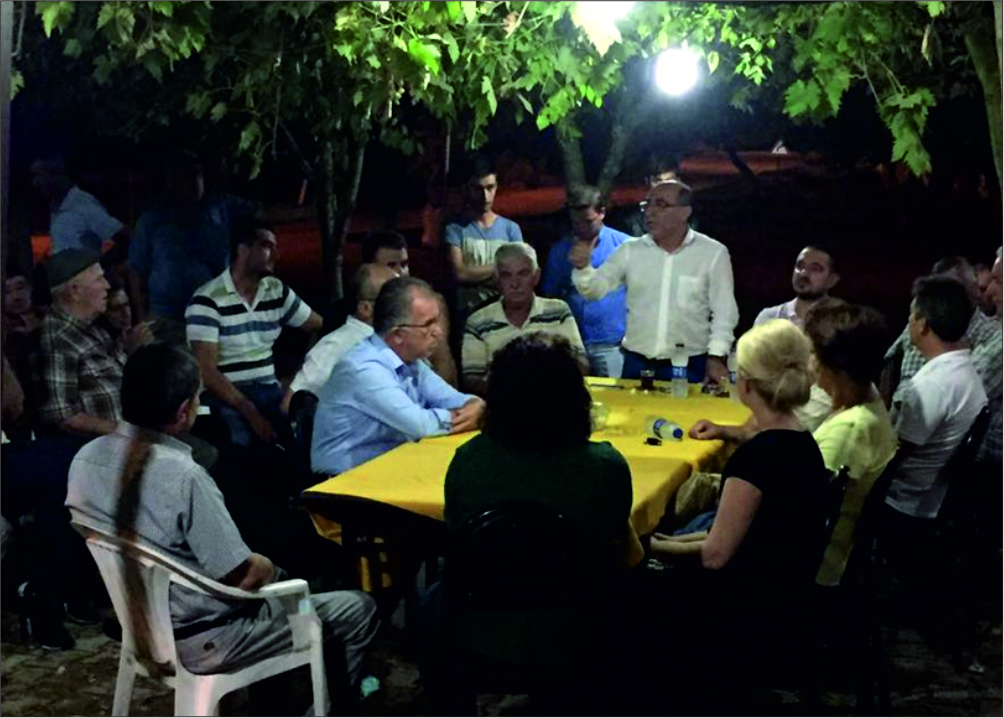 İlçemize bağlı Çakmak Köyünde 3 ailenin yaşadığı, aynı bahçede 21