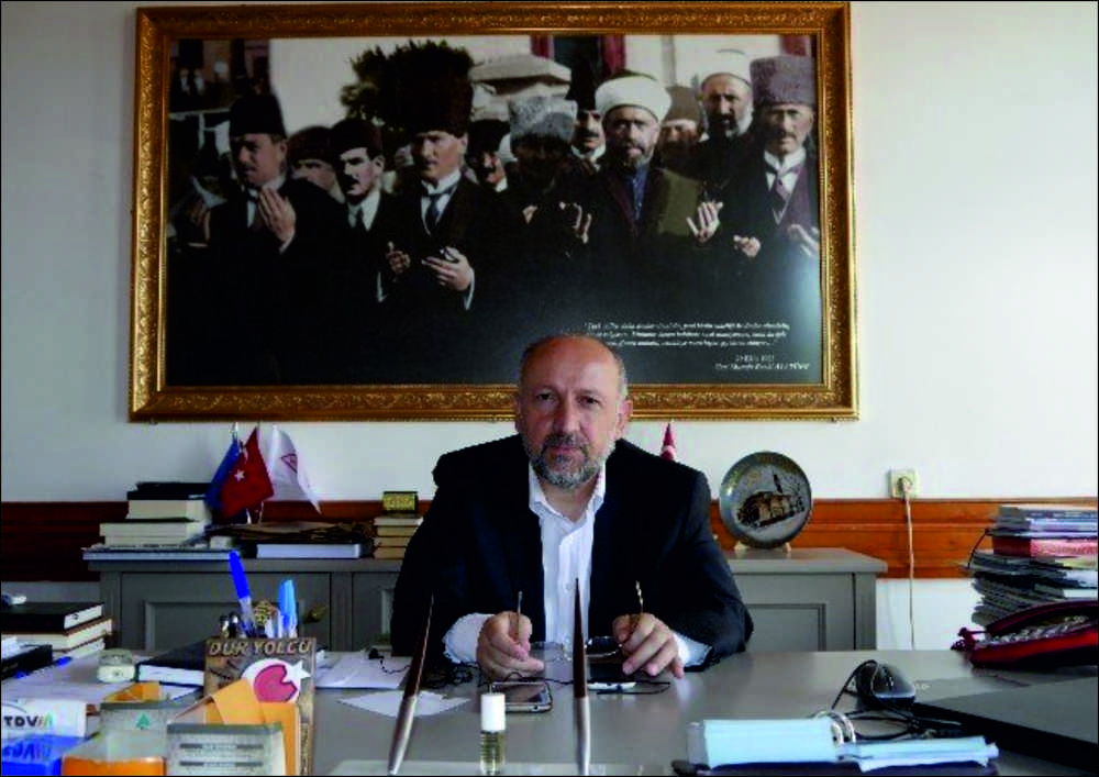 Edirne Müftüsü Emrullah Üzüm, her akşam yatsı namazından önce tüm