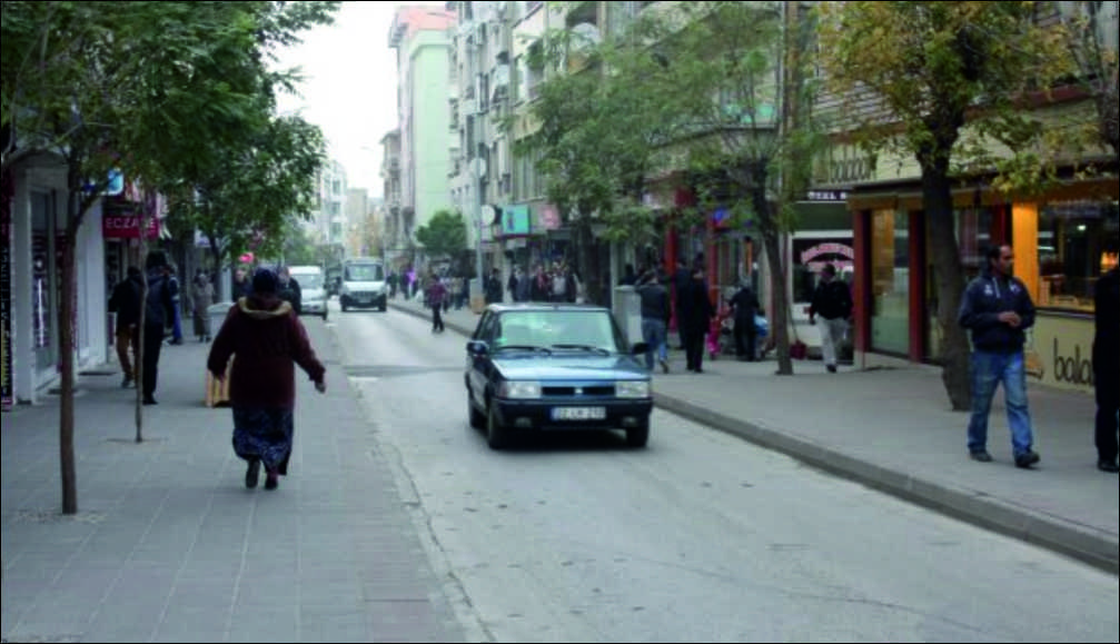 Gazi Caddesi 30 Ekim 2016 günü geçici bir süre araç