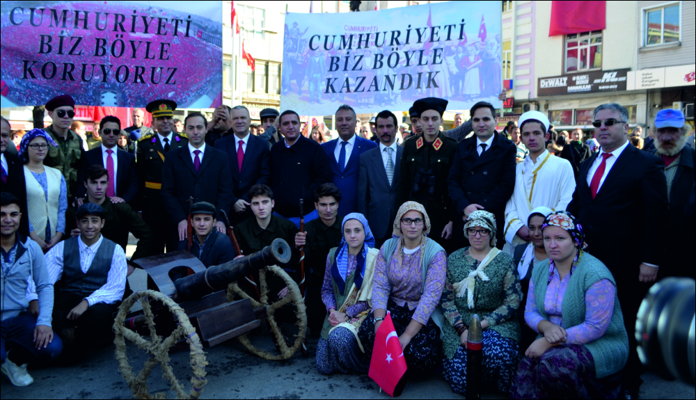 Cumhuriyetin ilan edilişinin 93. Yıldönümü, Uzunköprü halkının yoğun katılımıyla Cumhuriyet