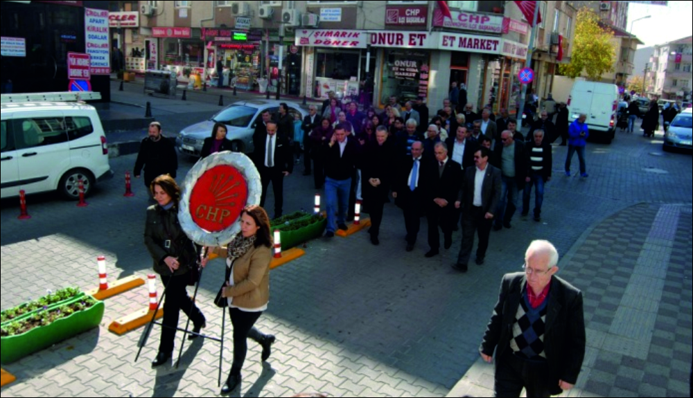 29 Ekim Cumhuriyet Bayramı dolayısıyla Atatürk Anıtı’na çelenk koyan CHP