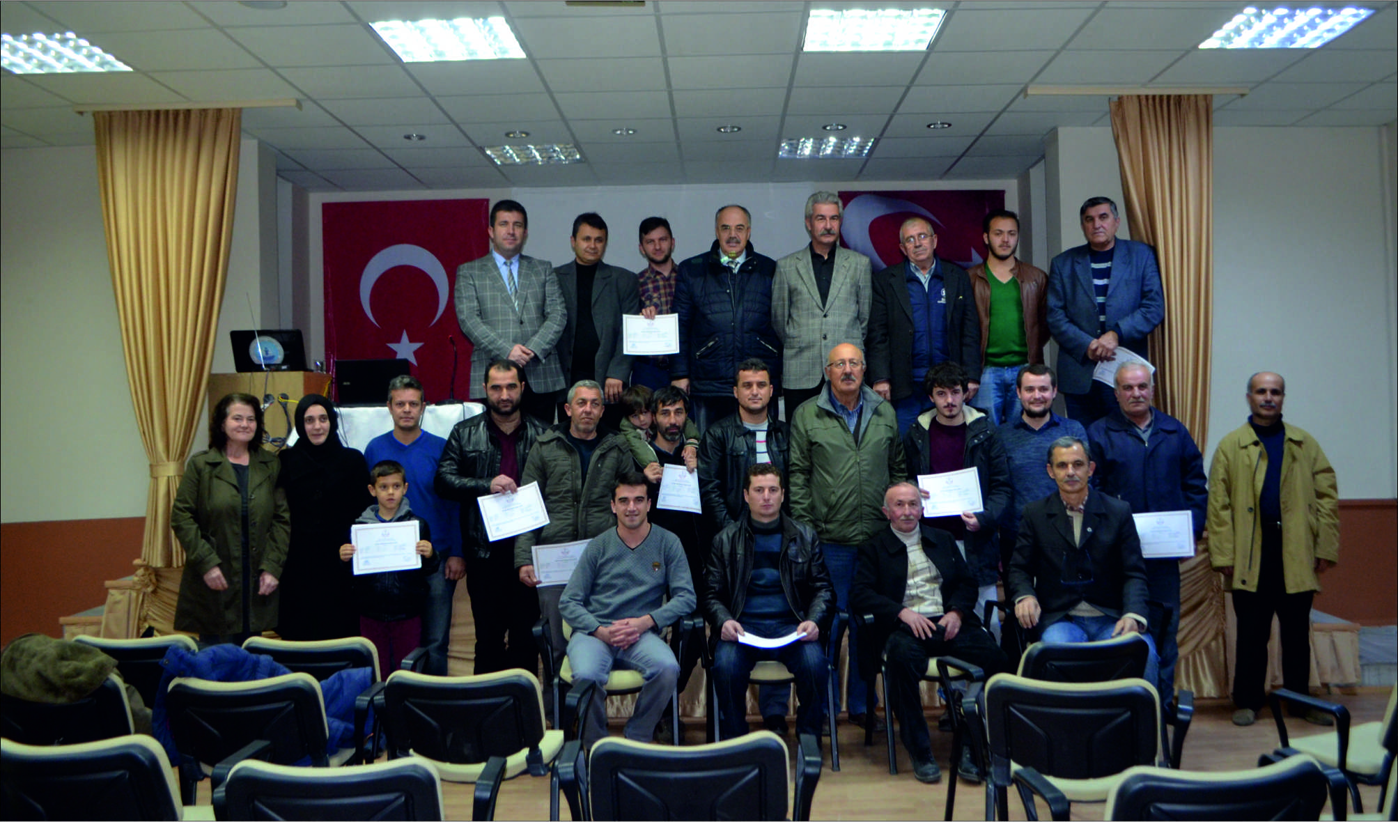 Uzunköprü Halk eğitim Müdürlüğünde düzenlenen arıcılık kursunda belge almaya hak