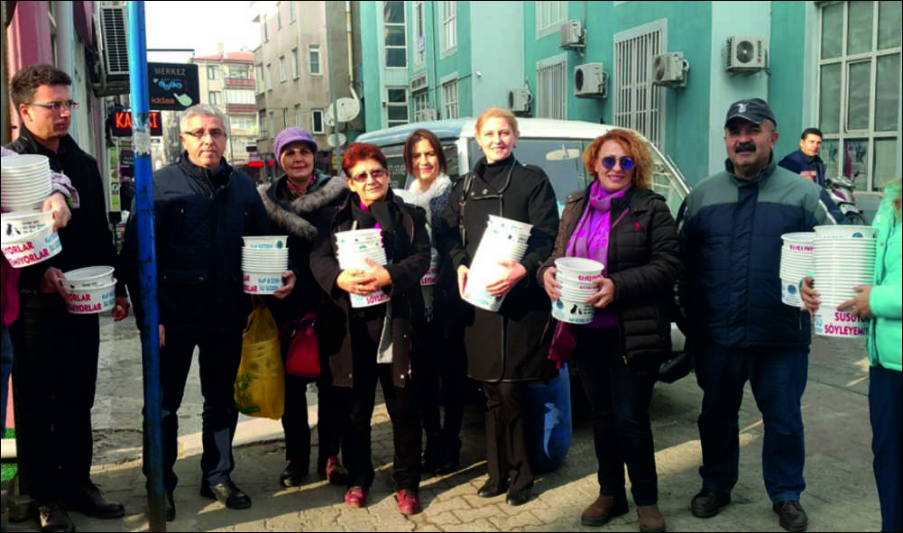 Uzunköprü Belediyesi Veterinerlik İşleri Müdürlüğü tarafından hazırlanan mama ve su