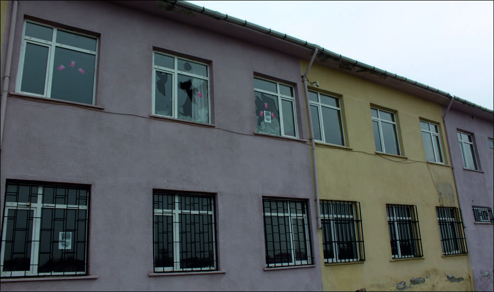 İlçe Milli Eğitim Müdürü Eralp AKMAN,  ilçemizde uzun süredir ihale