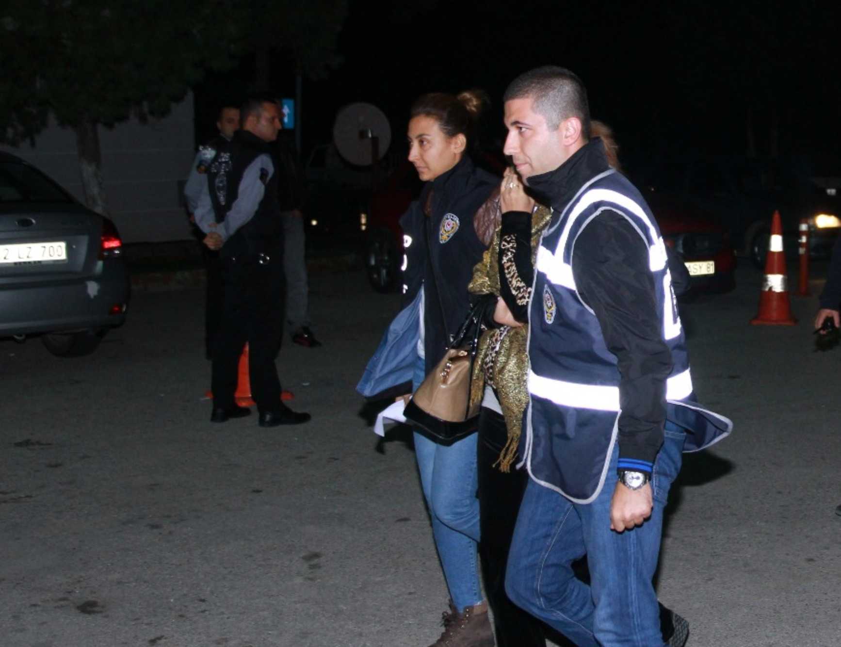 Uzunköprü ilçesindeki asayiş uygulamasında 3 kaçak yakalandı.