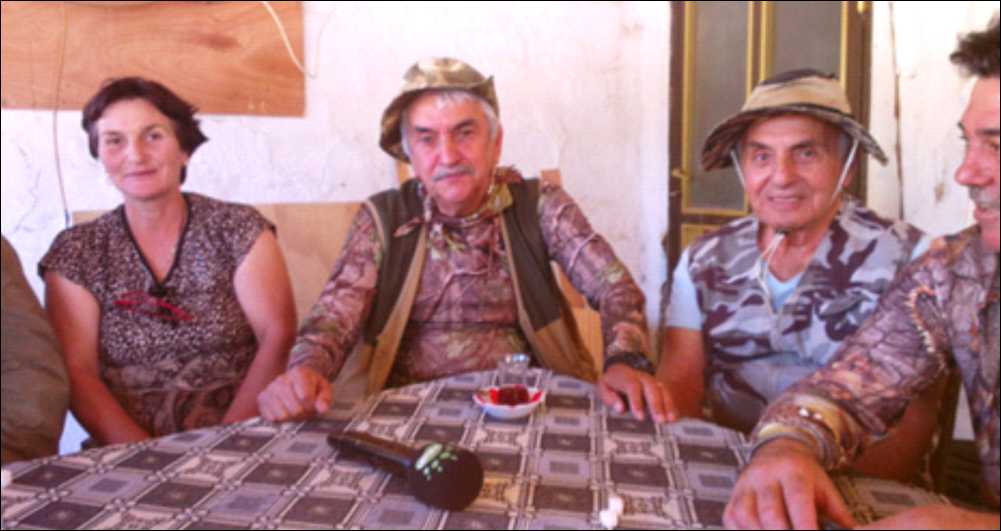 Domuzlardan bıkan Altınyazı köyünün kadın muhtarı Özcan Meriç, çareyi köyüne