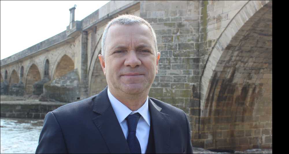 Guinness Dünya Rekorlarına yapılan başvurunun ardından dünyanın en uzun taş