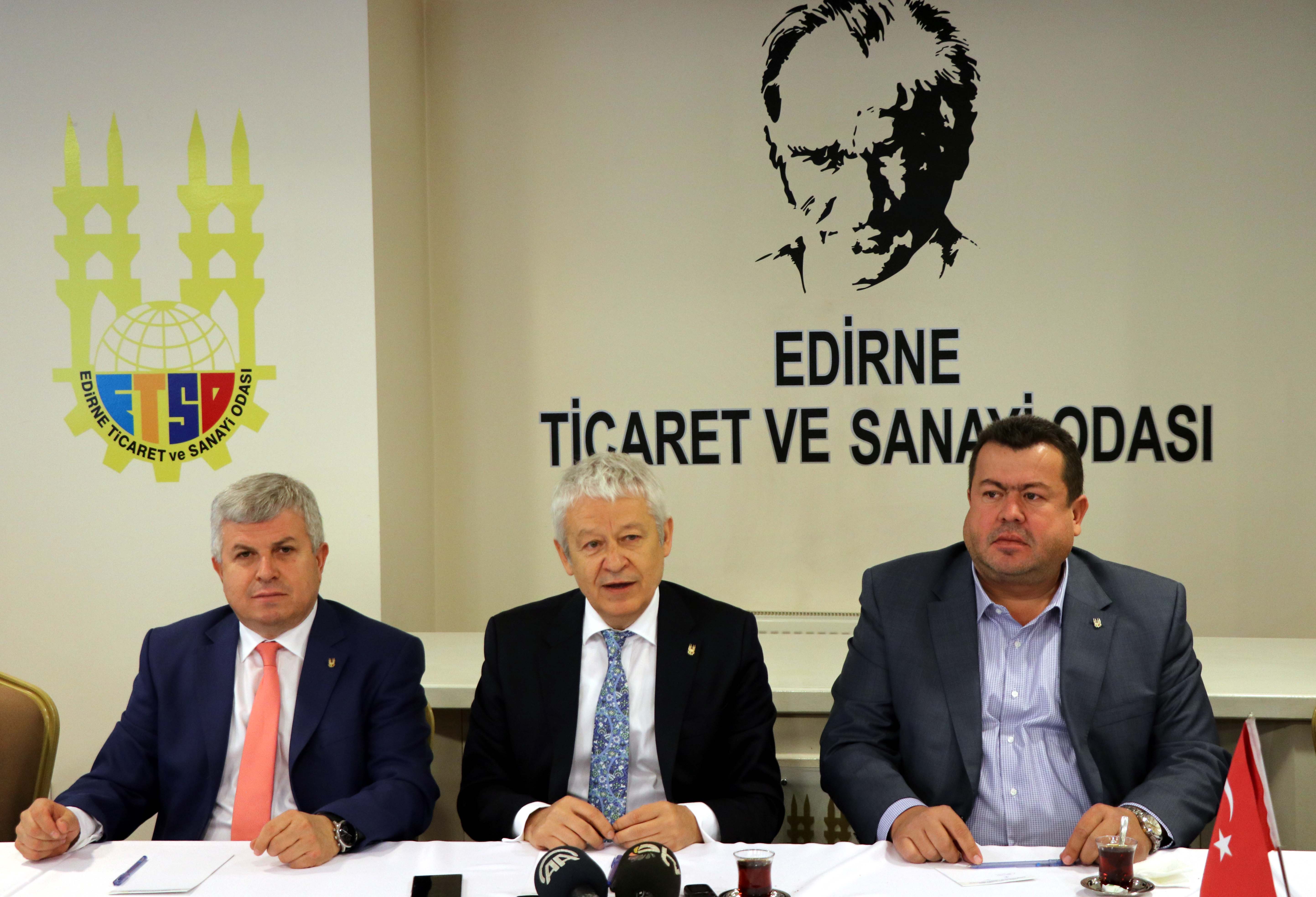 Bulgaristan’a açılan Hamzabeyli Sınır Kapısı yakınına yapılan tır parkının Türkiye