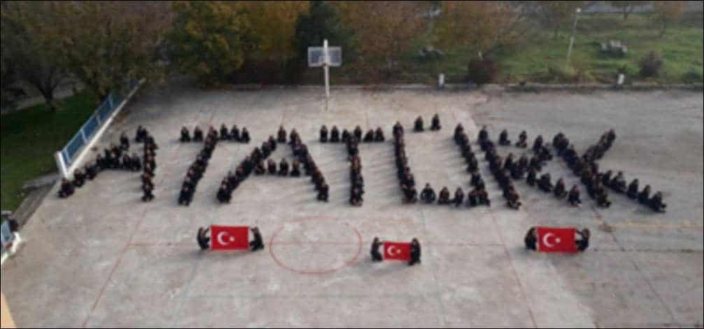 Uzunköprü Muzaffer Atasay Anadolu Lisesi öğrencileri, 10 Kasım Ulu Önder