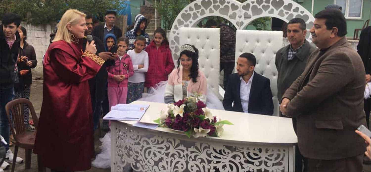 Uzunköprü’nün ilk kadın belediye başkanı olan Özlem Becan, ilk nikahını