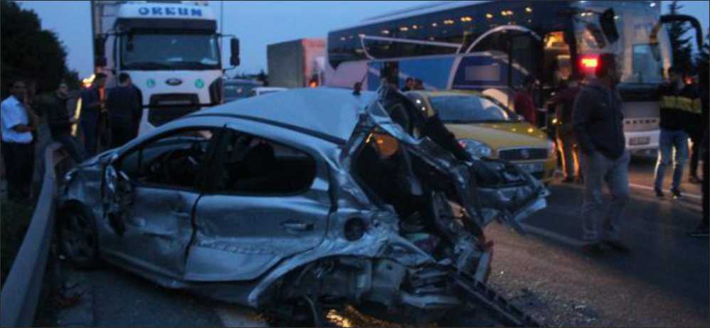 Kocaeli’nin Körfez ilçesi TEM otoyolunda meydana gelen zincirleme trafik kazasında