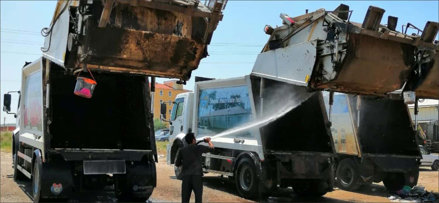 Uzunköprü Belediyesi Temizlik İşleri Müdürlüğü’ne bağlı ekipler, genel temizlik çalışmalarını sürdürürken,