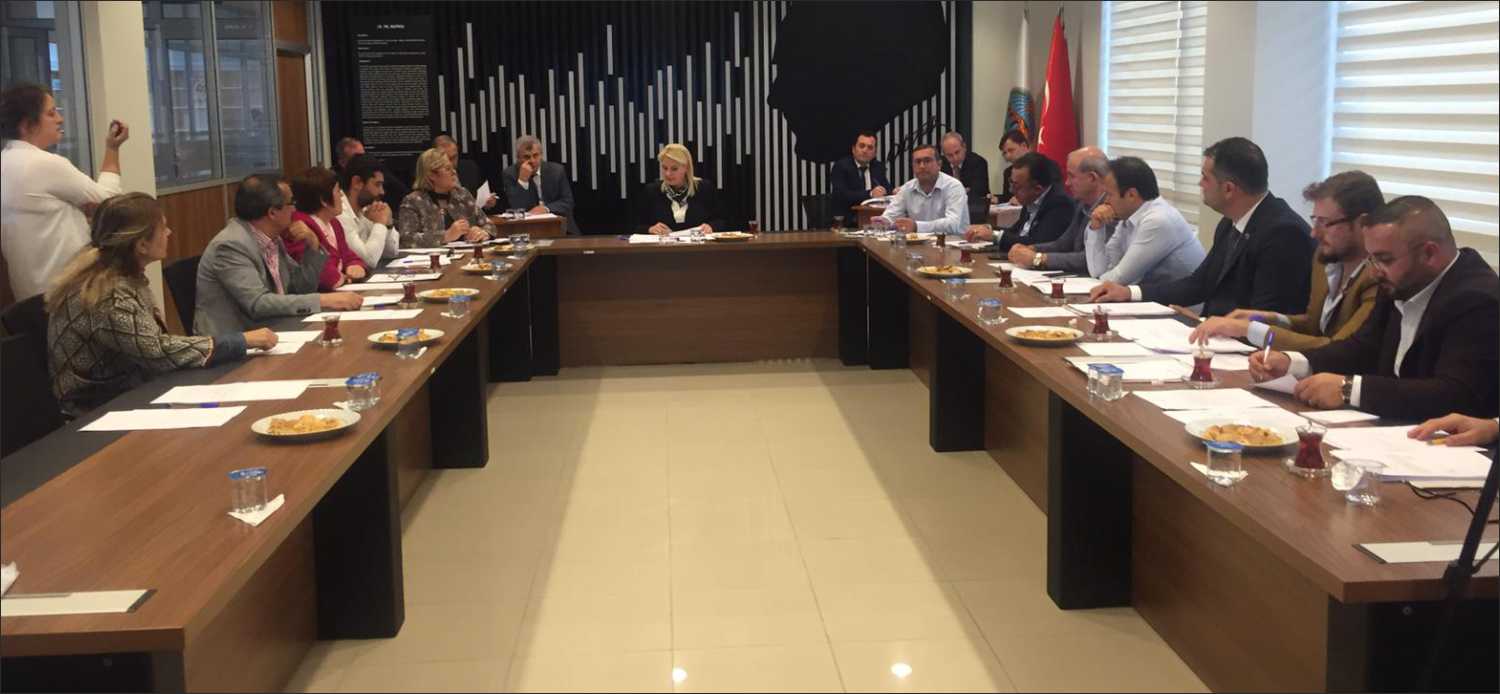 Belediye meclis salonunda yapılan ve meclis üyelerinin bile davet edilmediği