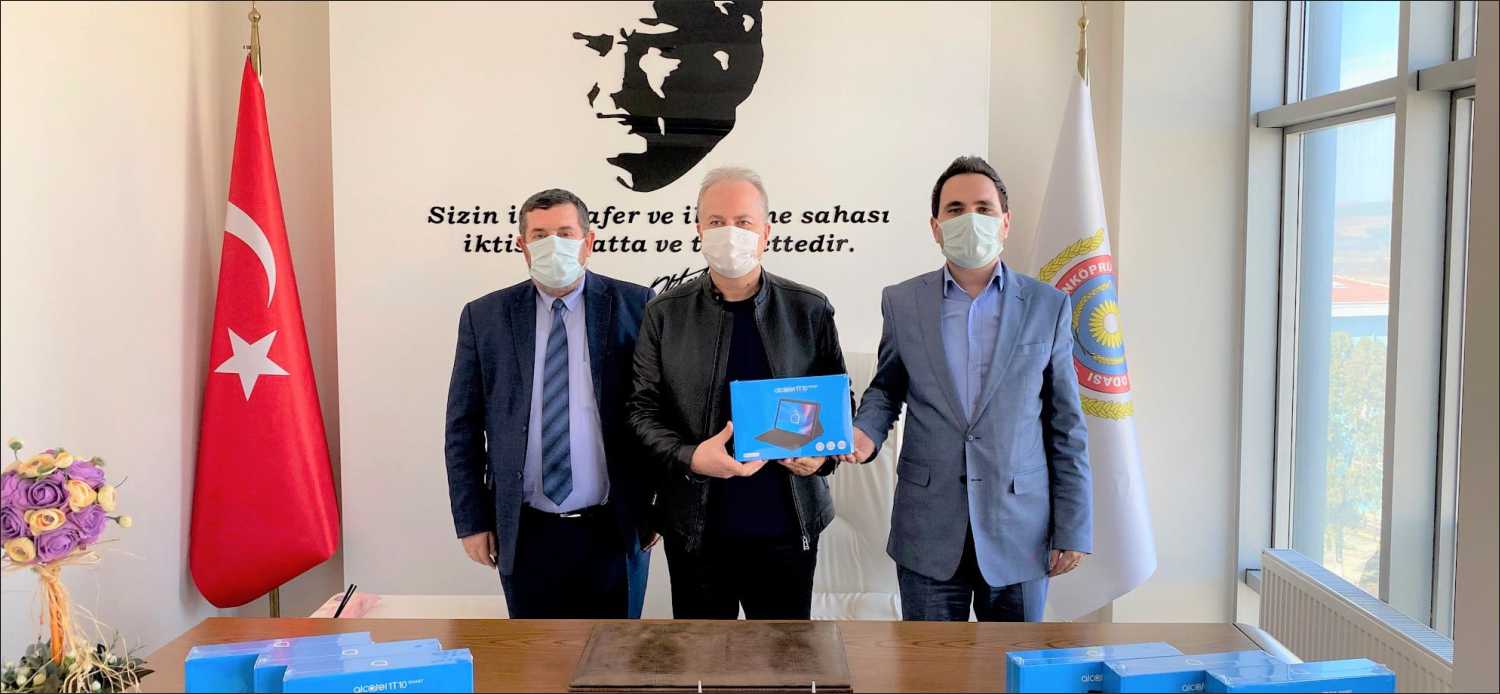 Türkiye Odalar ve Borsalar Birliği öncülüğünde başlatılan ‘’Küçük Parmaklar’’ tablet