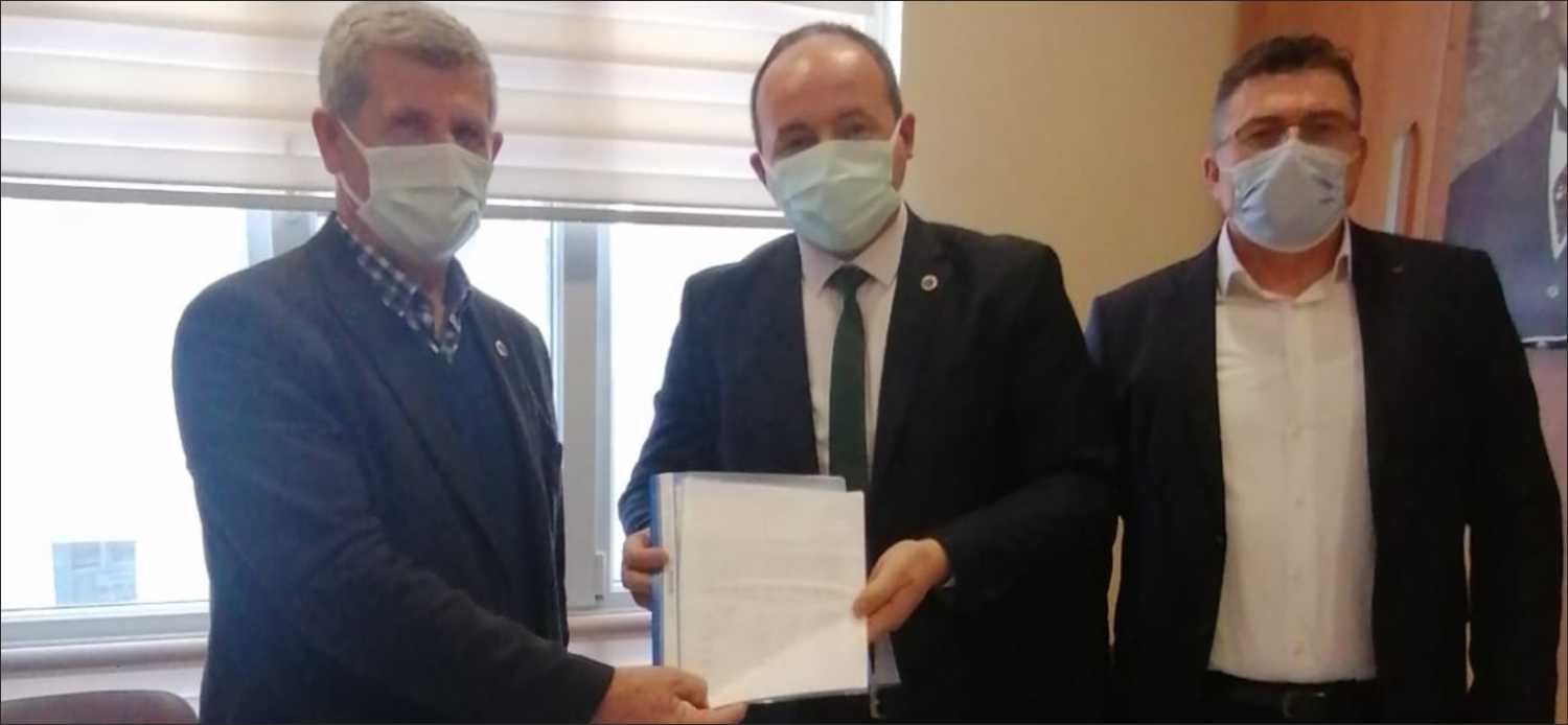 Bülbül Ormanı’nda meşe ağaçlarının kesilip özel ağaçlandırma adı altında Cevizlik,