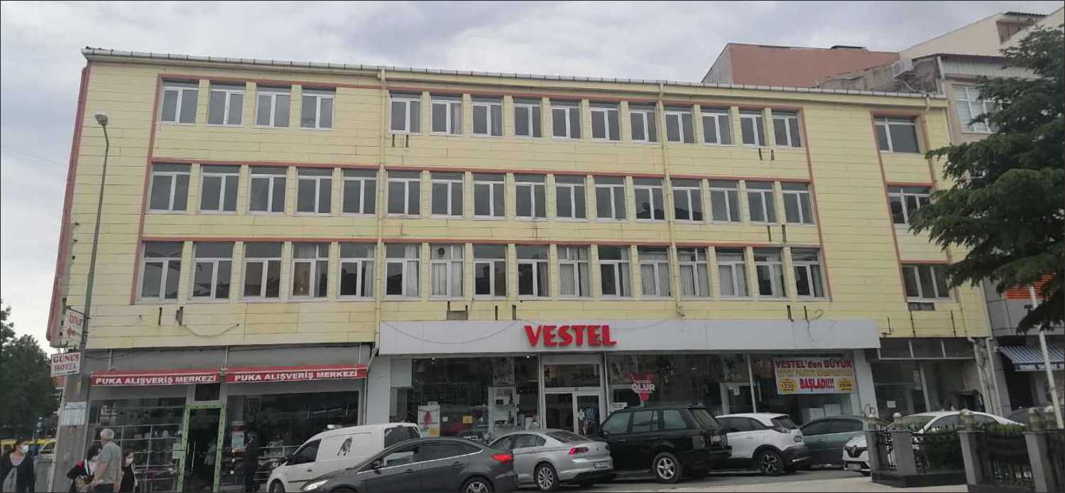 Uzunköprü’nün merkezi noktası olan Cumhuriyet Meydanında bulunan ve yıllarca belediye