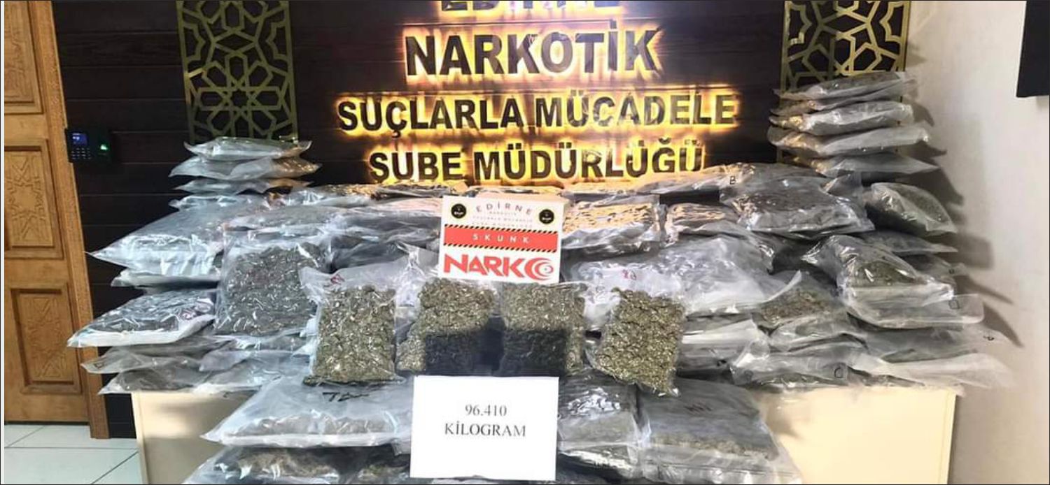 Edirne’nin Kapıkule Sınır Kapısı’nda polisin yaptığı çalışmada, x-ray taramasına alınan