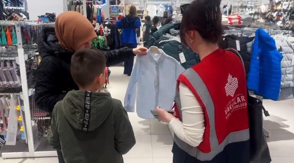 Bayram öncesinde çocukların yüzleri güldü, vakıf geleneğinin sosyal dayanışma ruhu