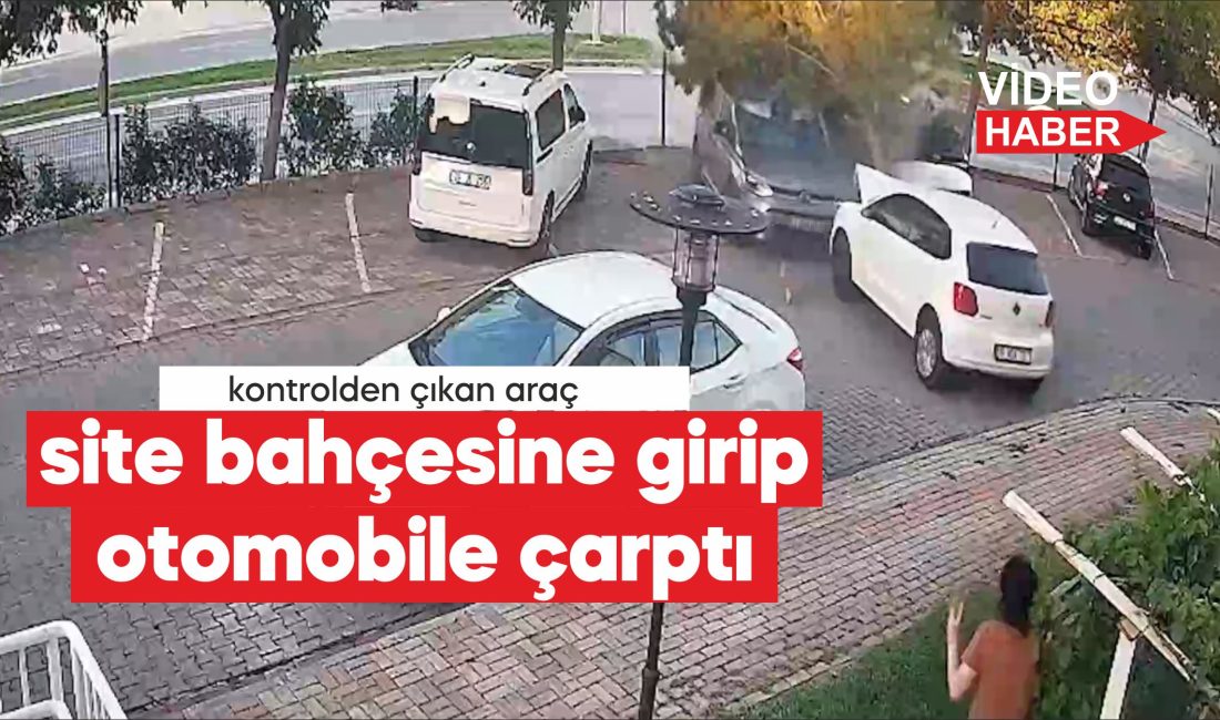 Sürücüsünün kontrolünden çıkan otomobil, site bahçesinin çitlerini yıkarak park halindeki