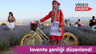 Mor rengin hakim olduğu lavanta tarlasında şenlik düzenlendi.