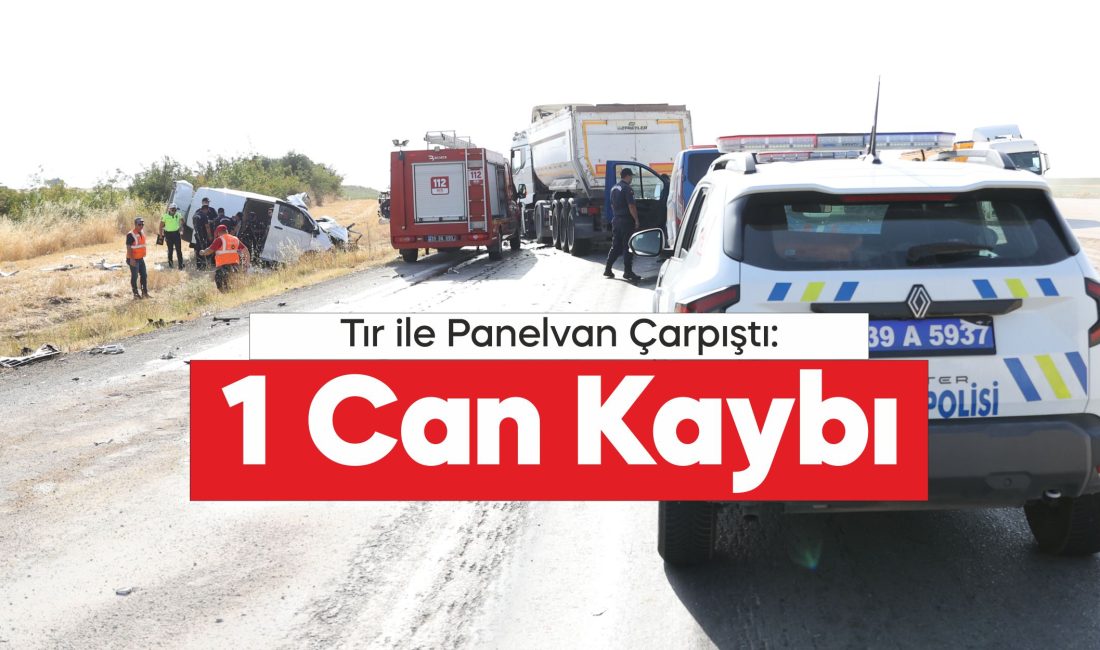 Tır ile Panelvan Çarpıştı