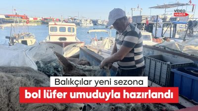 Tekirdağ'da tekne ve ağlarını onaran balıkçılar, yeni sezonu heyecanla bekliyor.