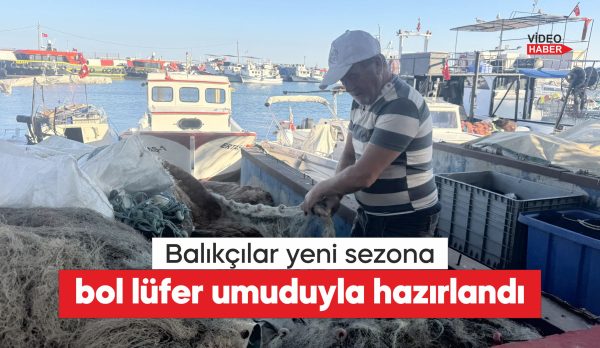 Tekirdağ'da tekne ve ağlarını onaran balıkçılar, yeni sezonu heyecanla bekliyor.
