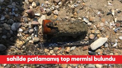 sahilde yürüyen vatandaşlar, kıyıya yakın bir noktada patlamamış top mermisi