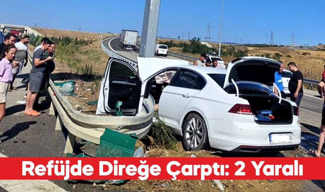 Çanakkale'de refüjdeki direğe çarpan otomobildeki 2 kişi yaralandı