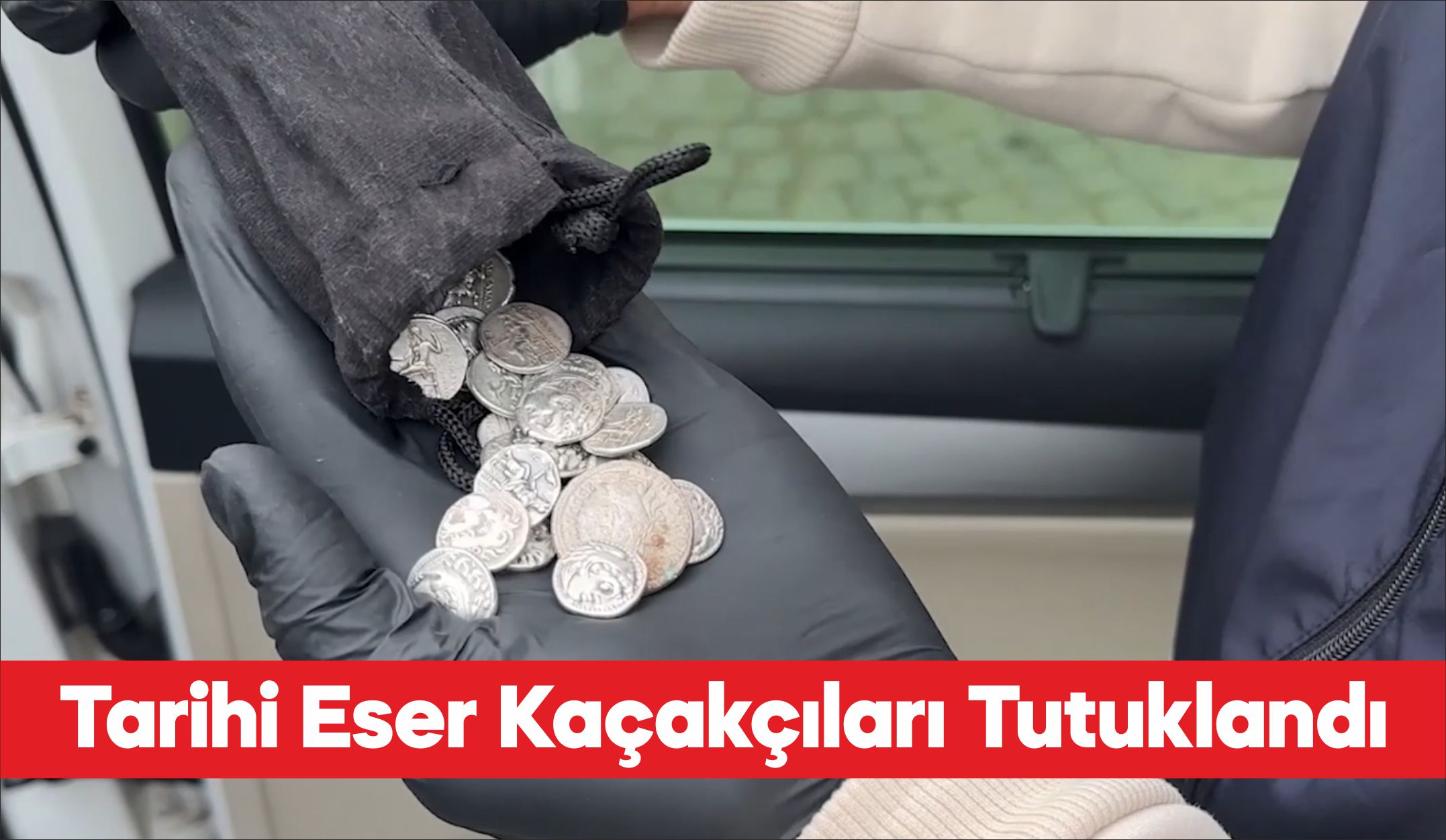 Edirne'de yurt dışına tarihi eser kaçırmaya çalışan 2 zanlı tutuklandı.