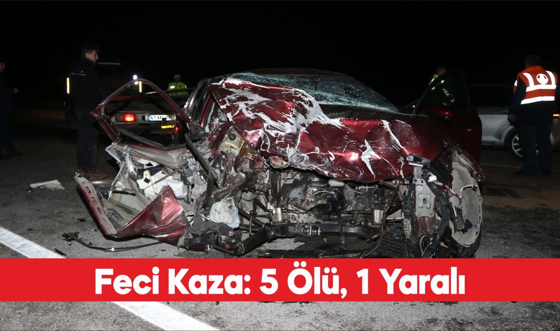 Çanakkale’nin Lapseki ilçesinde, iki otomobilin çarpışması sonucu 5 kişi öldü,