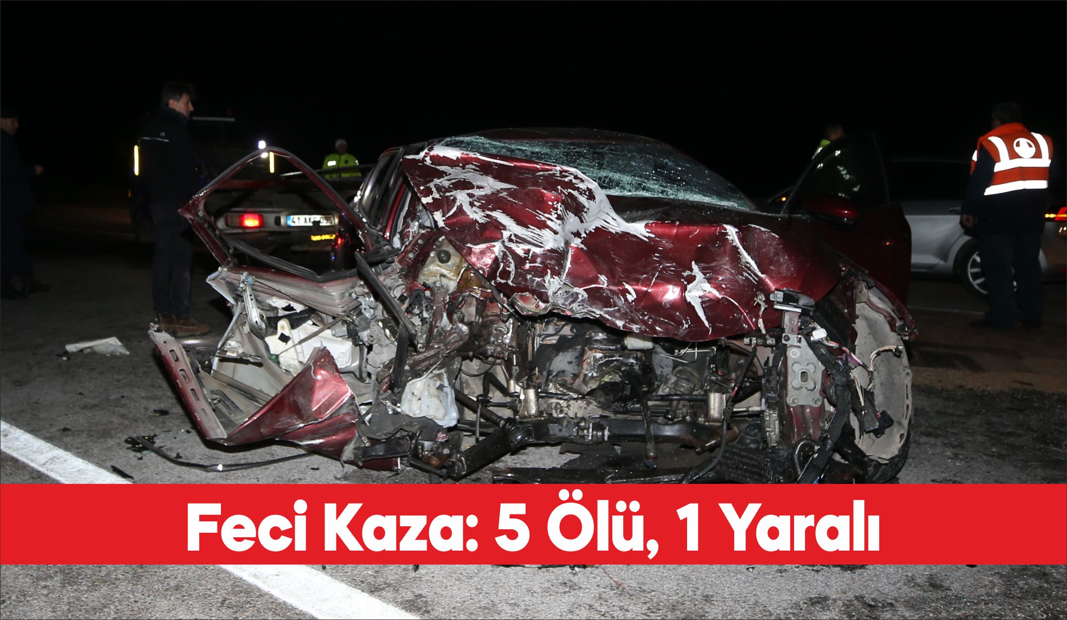 Çanakkale’nin Lapseki ilçesinde, iki otomobilin çarpışması sonucu 5 kişi öldü,