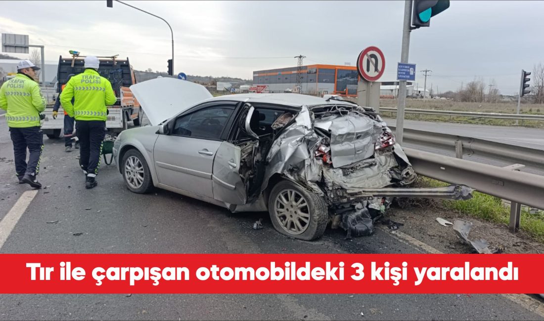 Tekirdağ’ın Çerkezköy ilçesinde tır ile çarpışan otomobildeki 3 kişi yaralandı.