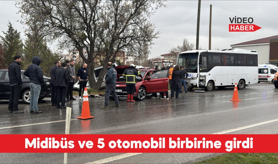 Kırklareli’nde 6 aracın karıştığı zincirleme trafik kazasında 5 kişi yaralandı.