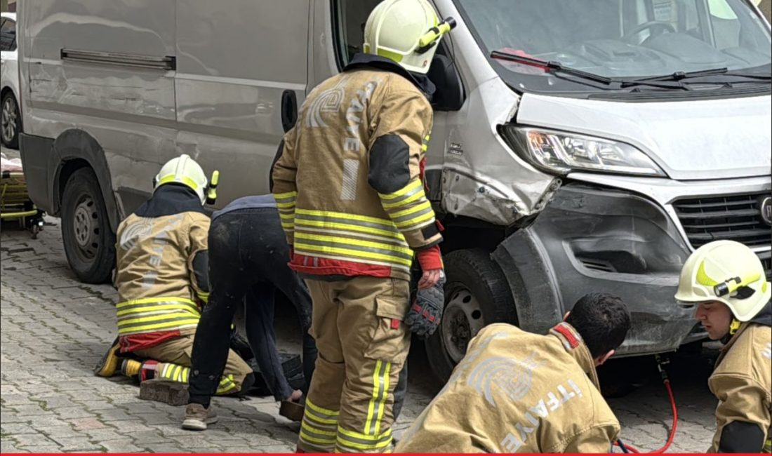 Edirne’de panelvanın çarptığı biri ağır 2 kişi yaralandı. F.Y. idaresindeki