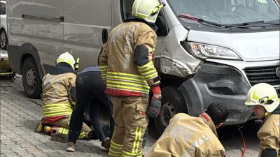 Edirne’de panelvanın çarptığı biri ağır 2 kişi yaralandı. F.Y. idaresindeki