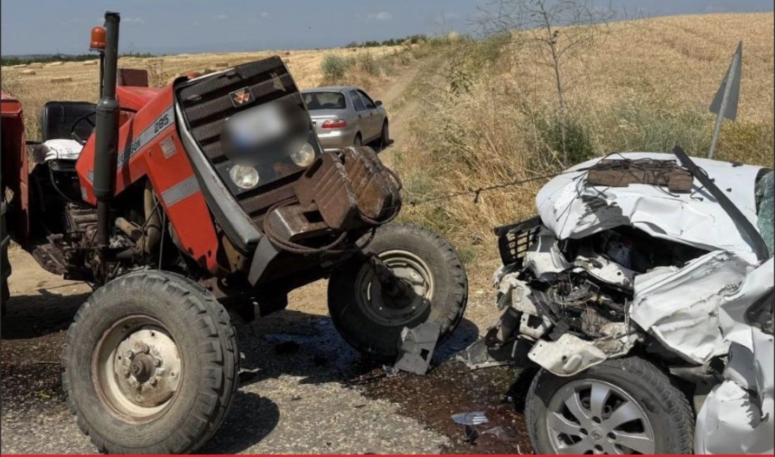 Edirne’nin Uzunköprü ilçesinde traktörle otomobilin çarpışması sonucu 2 kişi yaralandı.