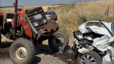 Edirne’nin Uzunköprü ilçesinde traktörle otomobilin çarpışması sonucu 2 kişi yaralandı.