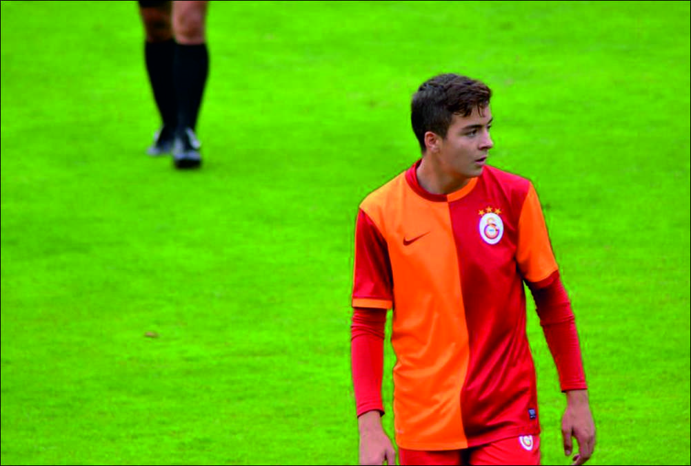 Uzunköprülü Doğancan, Galatasaray A Takımına Göz Kırpıyor. Uzunköprülü eski futbolcu Erkan DAVASI’ın oğlu olan Futbola 12 yaşında