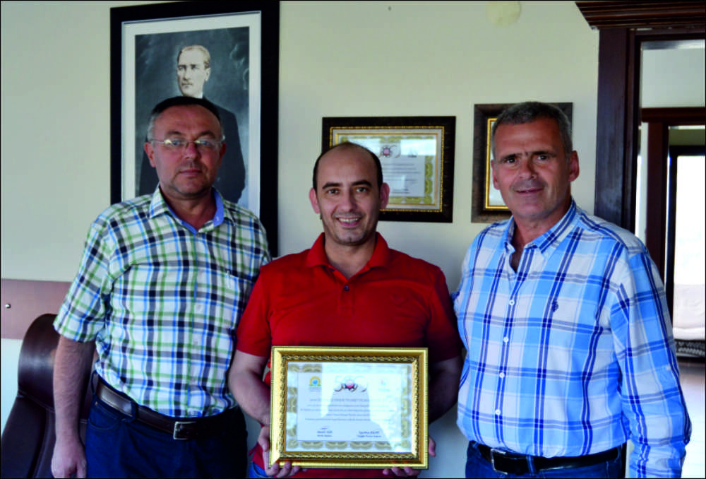 Borsa Üyesi Özyılmaz Başarısını Tekrarladı Geçtiğimiz yıllarda ayni başarıyı gösteren Uzunköprü Ticaret Borsası üyesi Özyılmaz