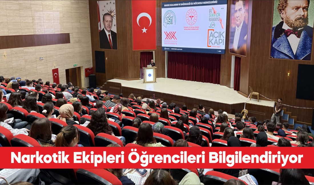 Tekirdağ Emniyet Müdürlüğü ekipleri üniversite öğrencilerine uyuşturucunun zararlarını anlatıyor.