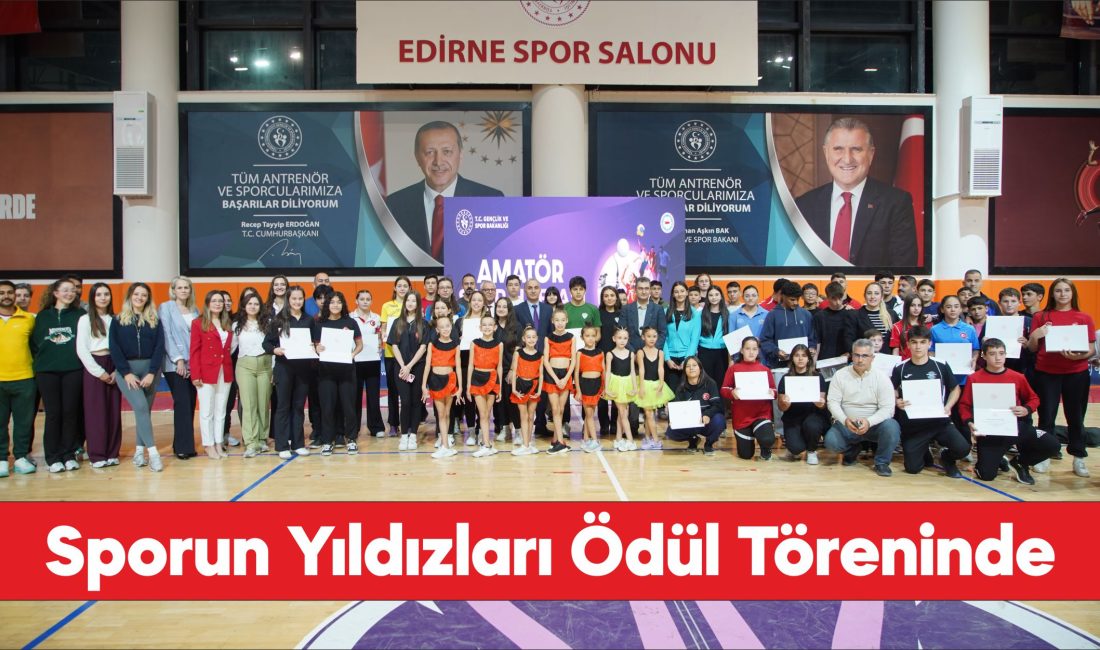 Edirne'de başarılı sporcular düzenlenen törenle ödüllendirildi.